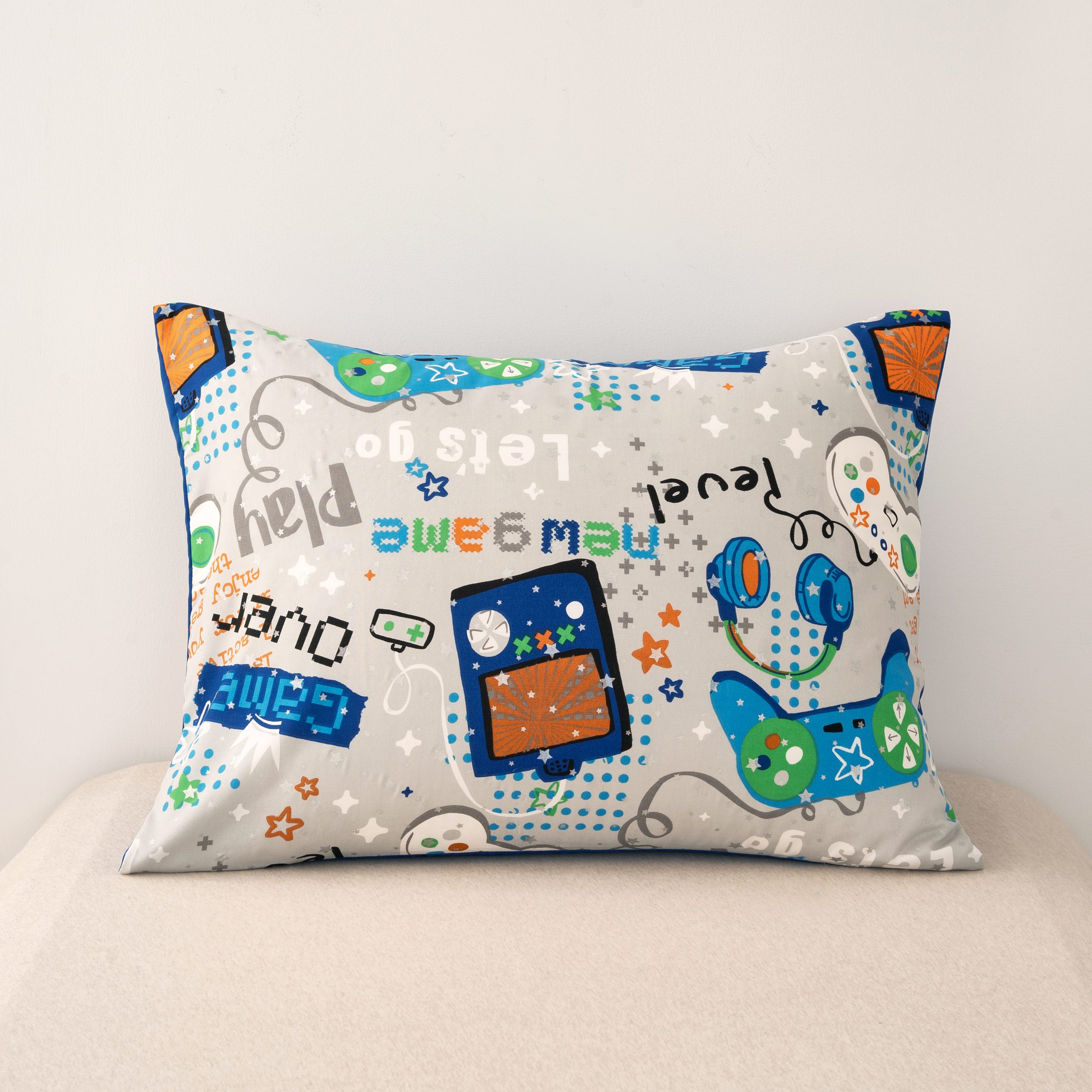 Level Up: Retro Gamer Graffiti Print Youth Bedding Set - Image 7
