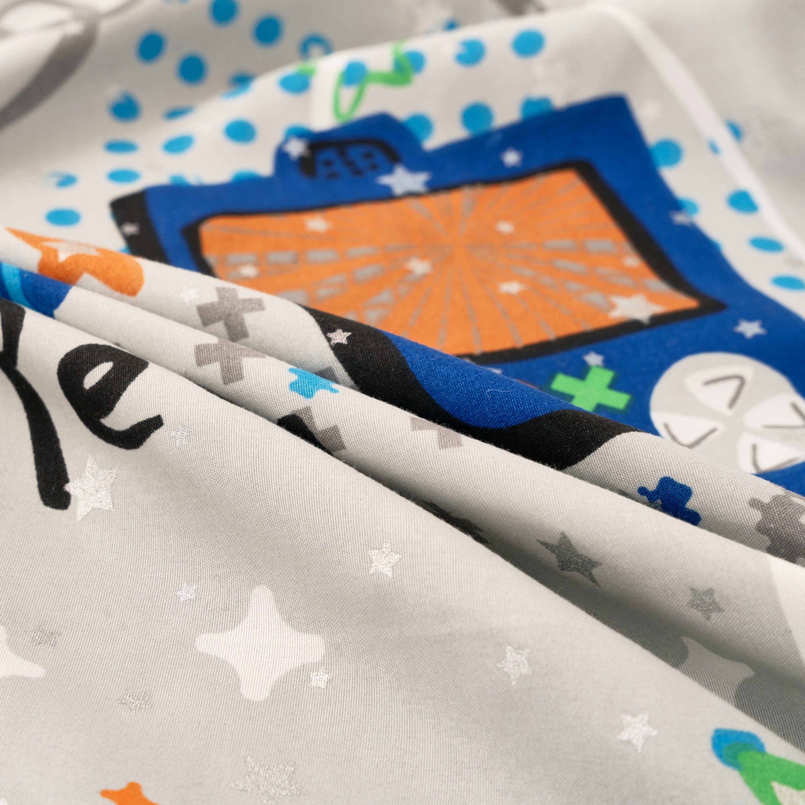 Level Up: Retro Gamer Graffiti Print Youth Bedding Set - Image 4